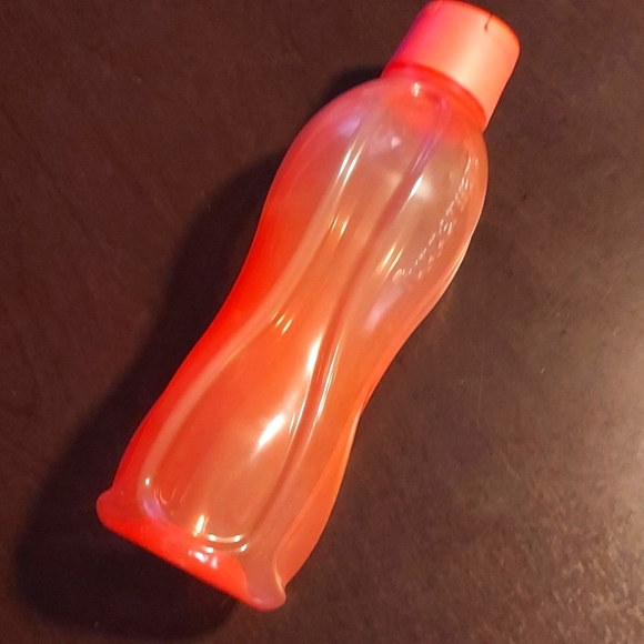 ECO Tupperware drinking bottle 25oz - Picture 1 of 4